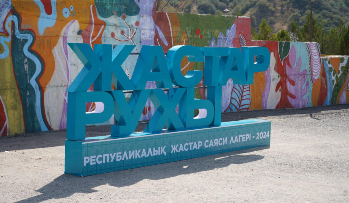 Жалаңаш жас латыштар